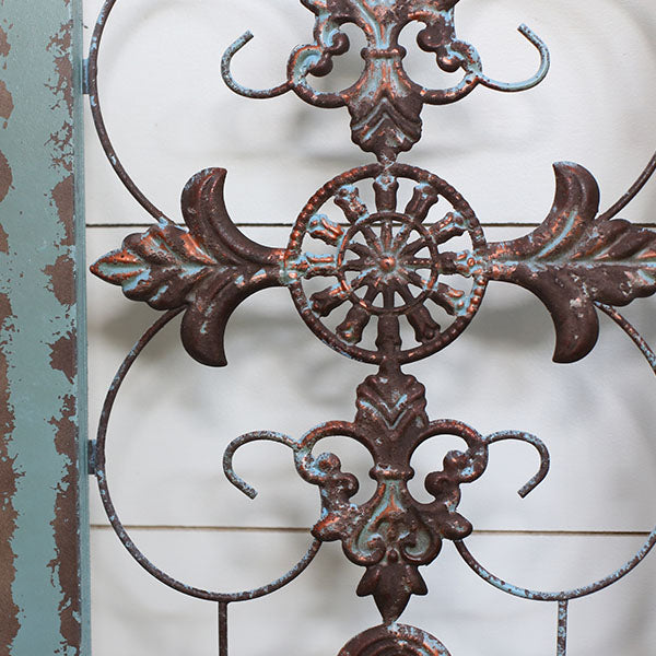 Rynx | Old carved wooden and iron garden fence
