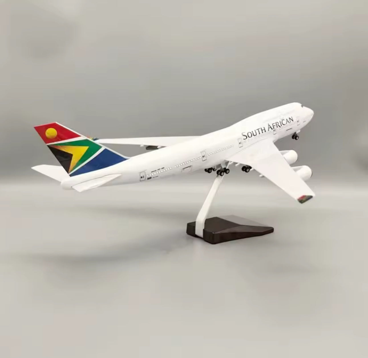 Rynx | South African Airways Boeing 747-300 ZS-SAK Model Aircraft 45 cm - 1:150 Resin/Metal Alloy Cast Jet with Display Stand