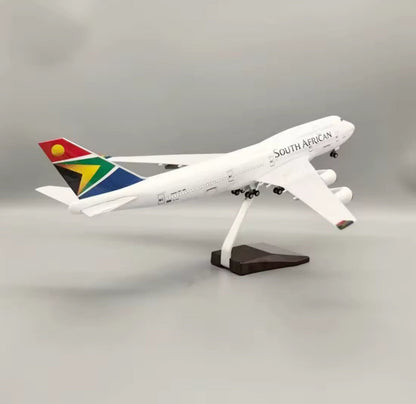 Rynx | South African Airways Boeing 747-300 ZS-SAK Model Aircraft 45 cm - 1:150 Resin/Metal Alloy Cast Jet with Display Stand