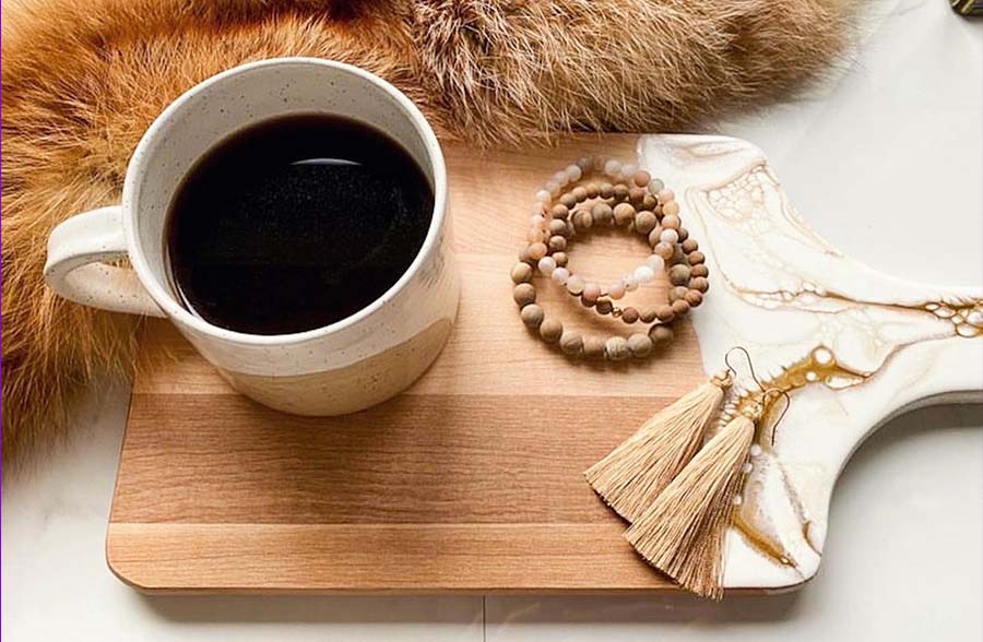 Rynx | Eco-friendly acacia wood cutting board