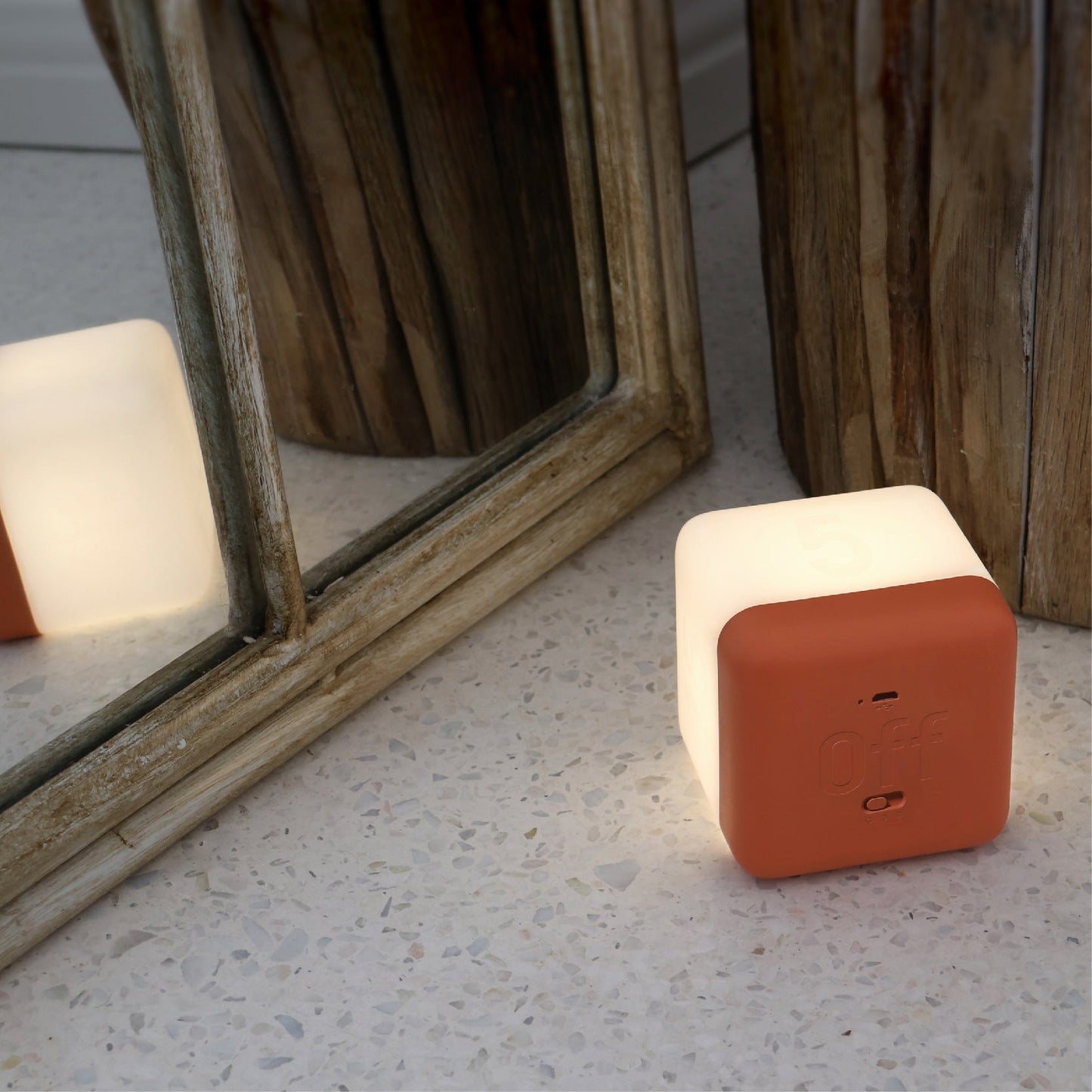 Rynx | Portable charging LED desk lamp