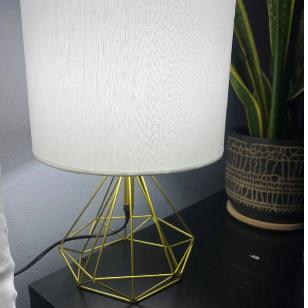 Rynx | Modern geometric wire table lamp