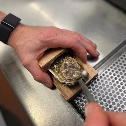 RYNX | Oyster Opening Clamp