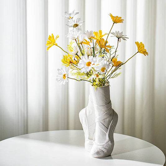 Rynx | Elegant ballet-inspired ceramic flower vase