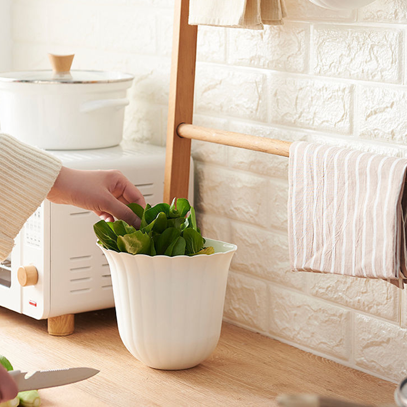 Rynx | Wall-mounted trash can for the kitchen