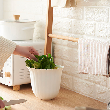 Rynx | Wall-mounted trash can for the kitchen