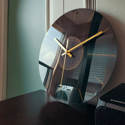 Rynx | Elegant Wall Clock Made of Glass