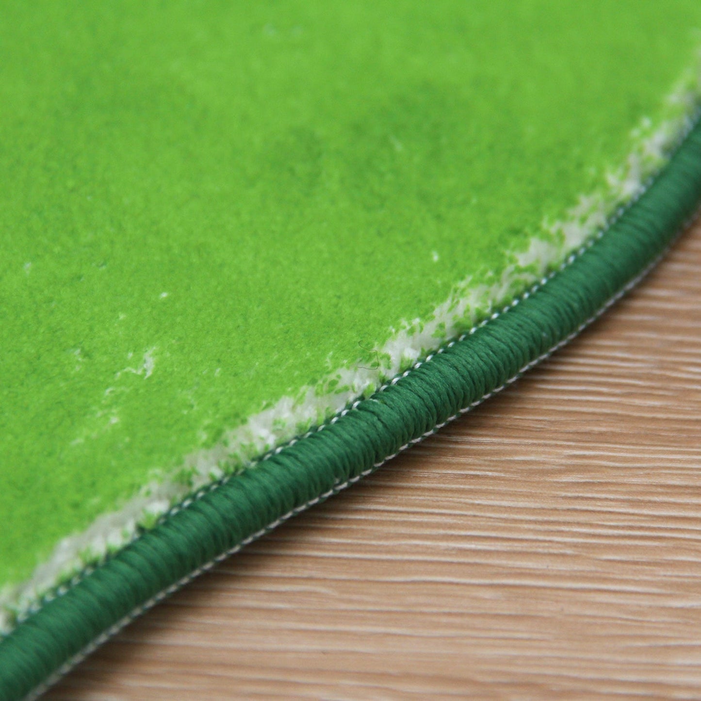 Rynx | Cute soft green leaf bathroom rug