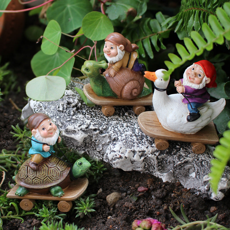 Rynx | 3 Pcs - Skateboarding Gnome Figur