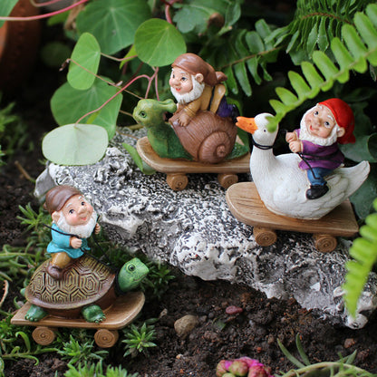 Rynx | 3 Pcs - Skateboarding Gnome Figur