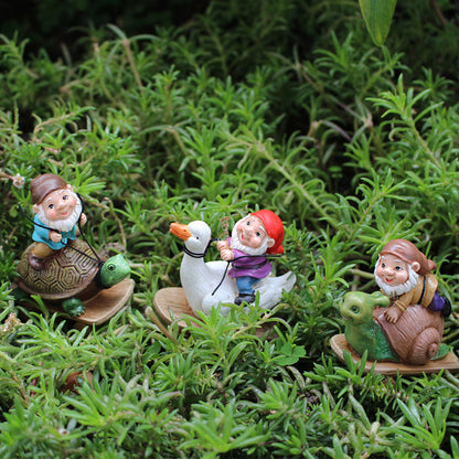 Rynx | 3 Pcs - Skateboarding Gnome Figur