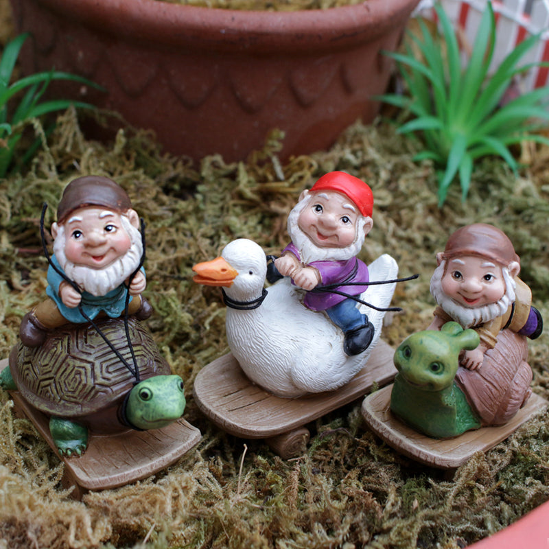 Rynx | 3 Pcs - Skateboarding Gnome Figur