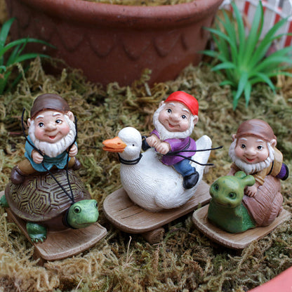 Rynx | 3 Pcs - Skateboarding Gnome Figur