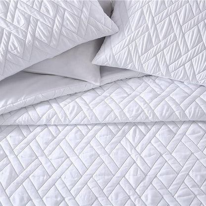 Rynx | 3-Piece: Embossed Quilted Larch Bedspread Set