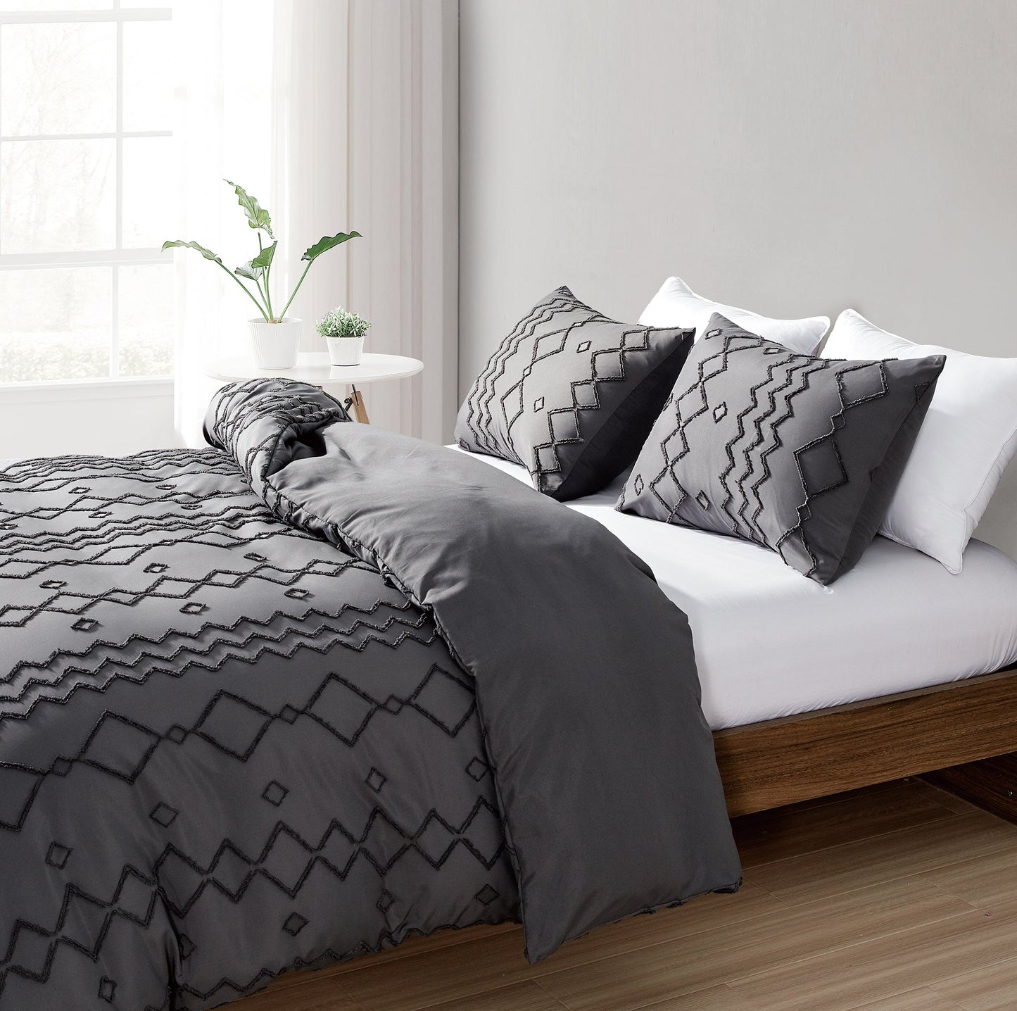 Rynx | 3-piece set: Bibb Home tufted cut duvet bedding