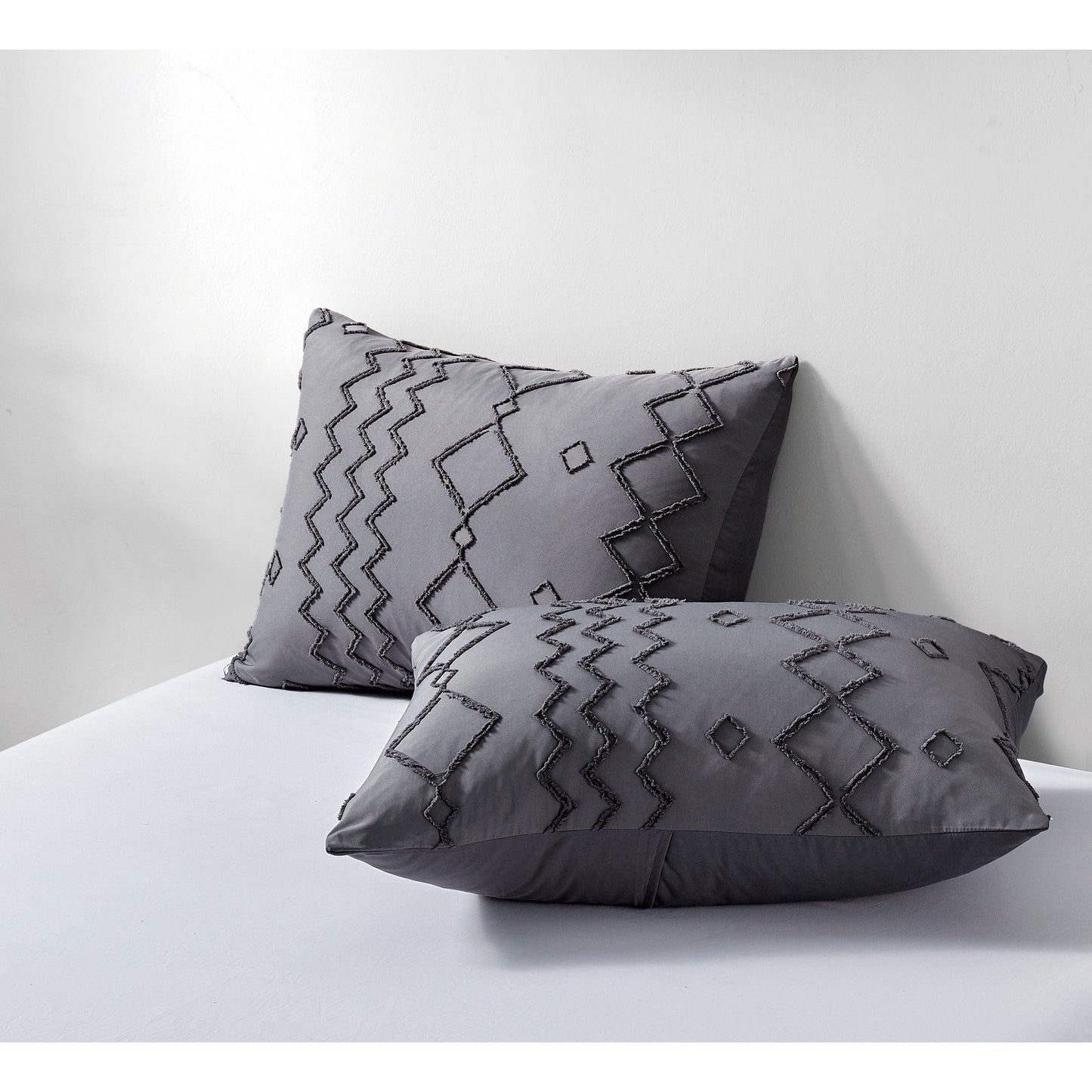 Rynx | 3-piece set: Bibb Home tufted cut duvet bedding
