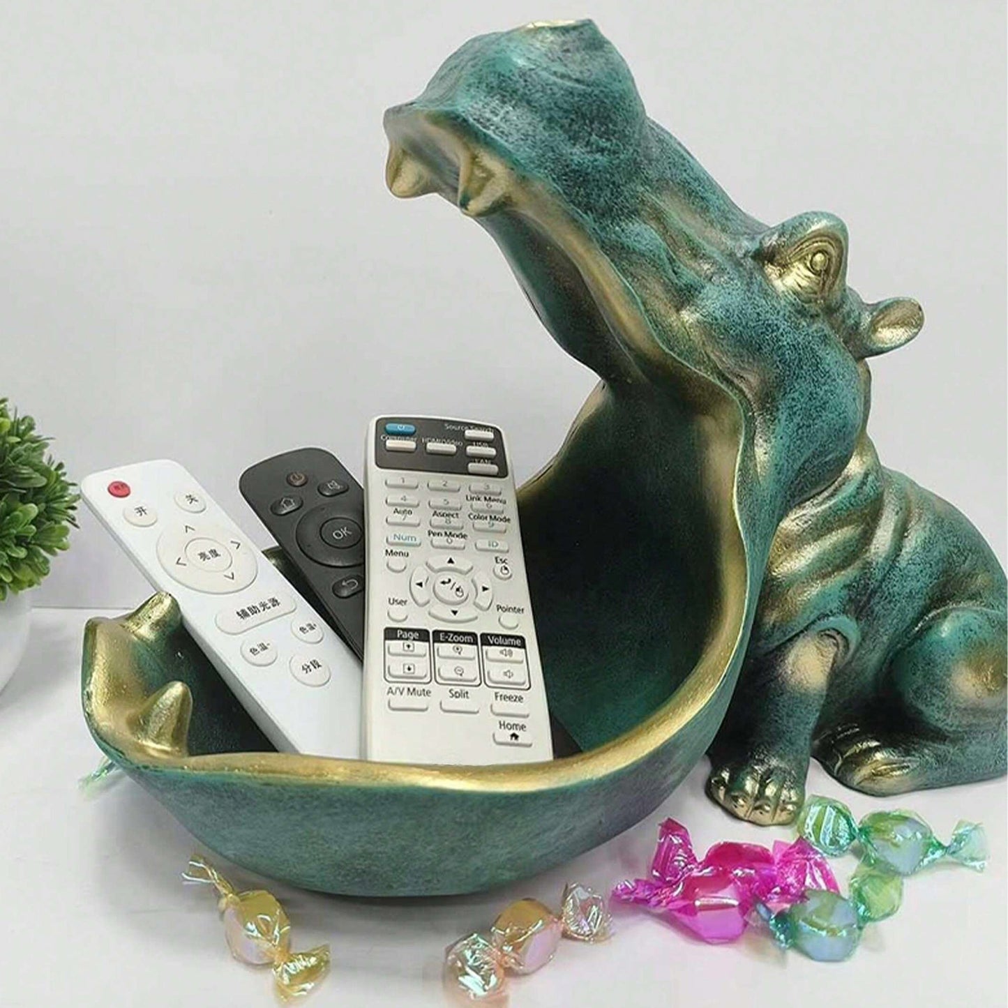Rynx | HippoServe - Hippo figure with candy bowl & keychain