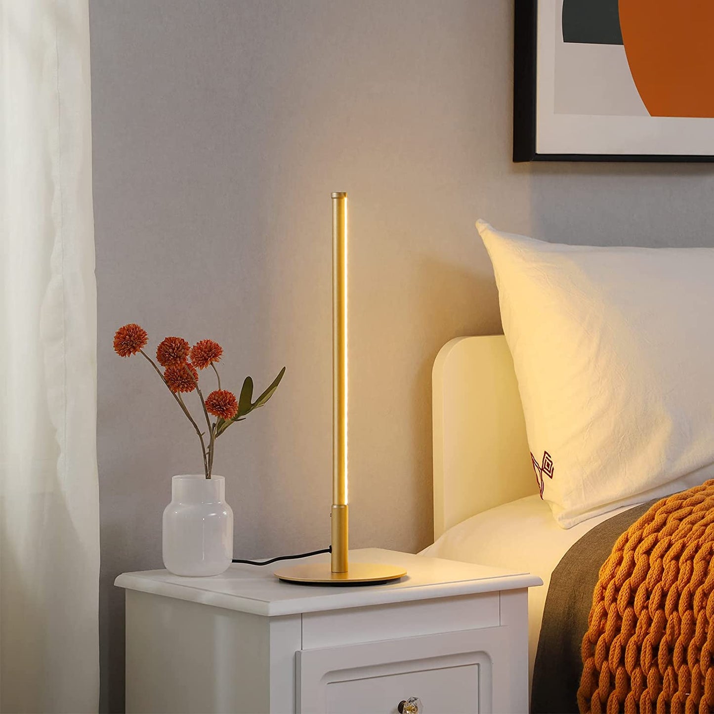 Rynx | Golden Table Lamp with Minimalist Design
