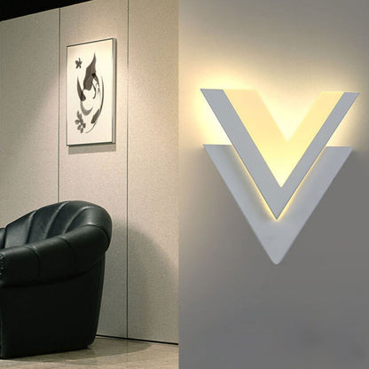 Rynx | Minimalist V-shaped LED wall lamp