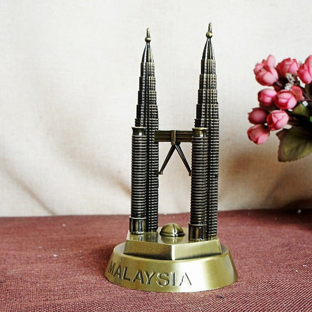 Rynx | FamousEmpire - Parisian figures made of miniature metal
