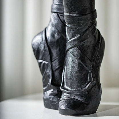 Rynx | Elegant ballet-inspired ceramic flower vase