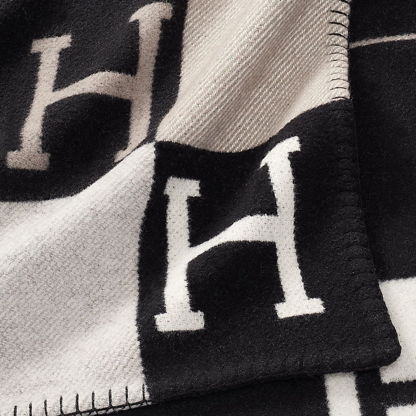 RYNX | Elegant For A Stylish Interior - Luxblanket