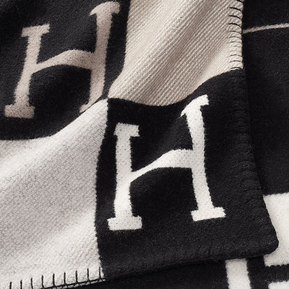 RYNX | Elegant For A Stylish Interior - Luxblanket