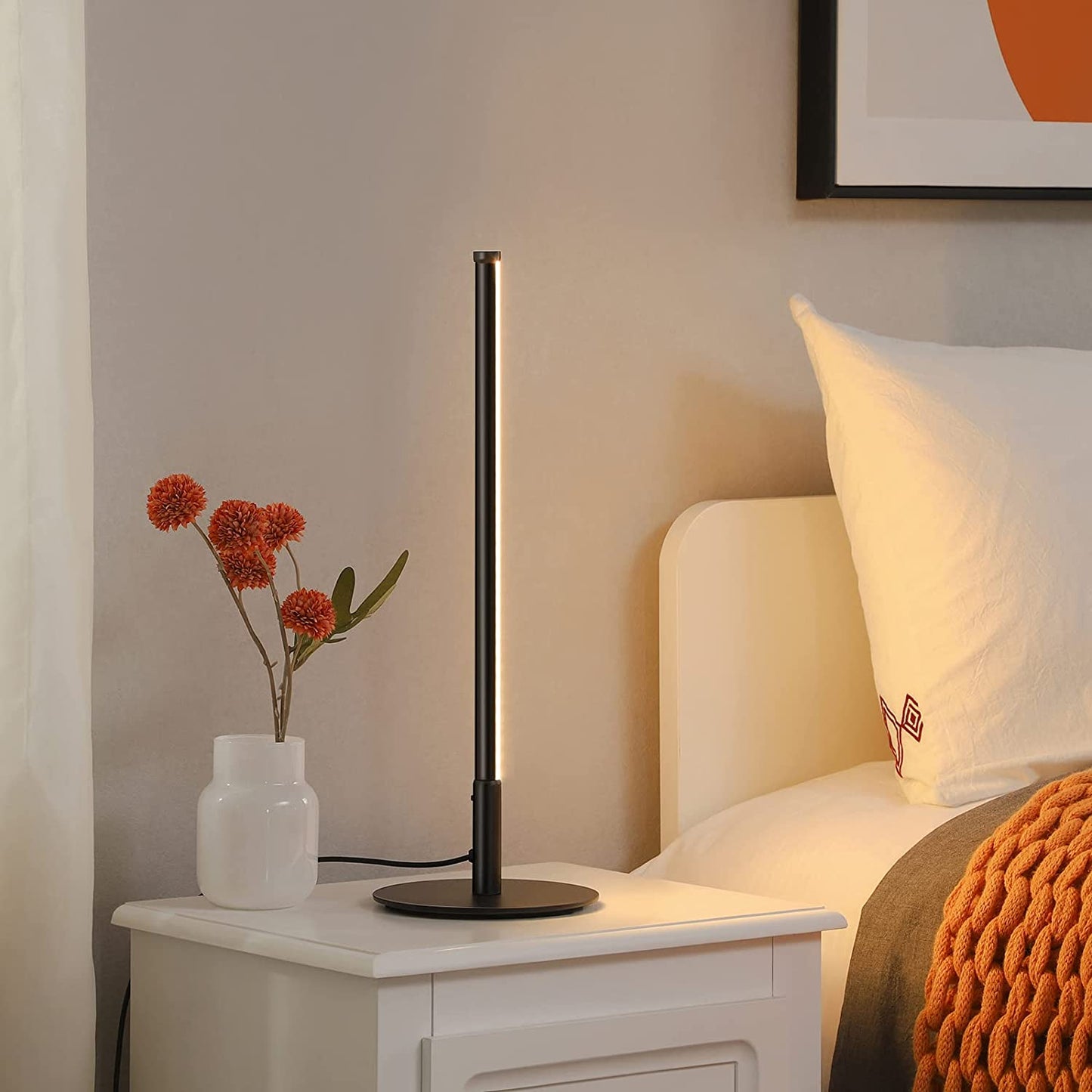 Rynx | Golden Table Lamp with Minimalist Design