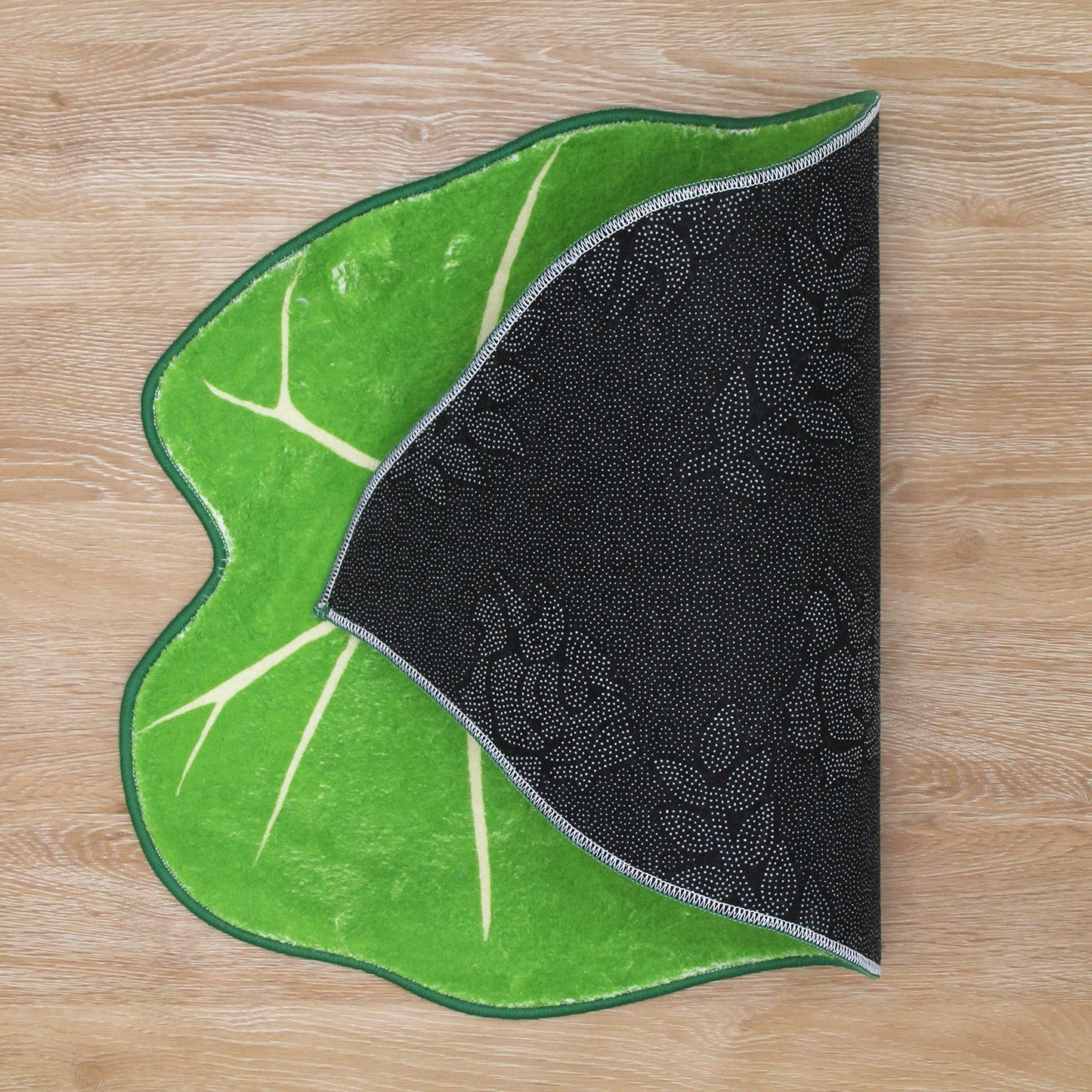Rynx | Cute soft green leaf bathroom rug