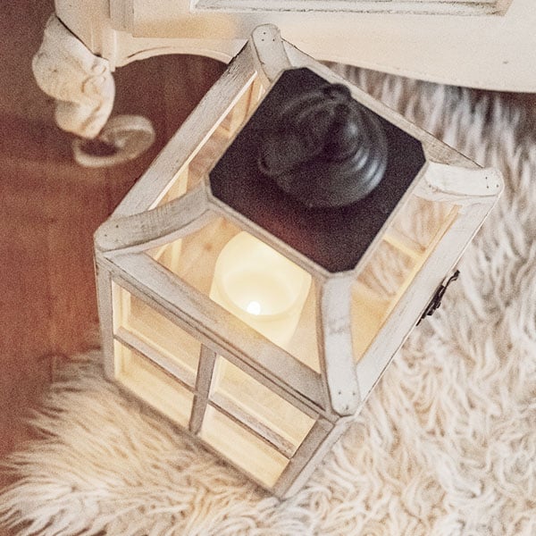 Rynx | Worn white washed window frame lanterns, set of 2