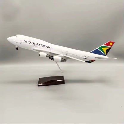 Rynx | South African Airways Boeing 747-300 ZS-SAK Model Aircraft 45 cm - 1:150 Resin/Metal Alloy Cast Jet with Display Stand