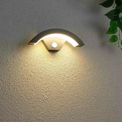 Rynx | EyeGlow adjustable wall lamp – elegant minimalist design