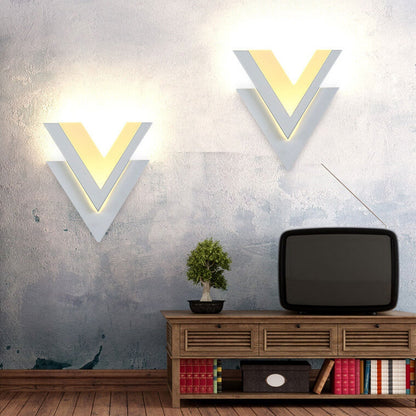 Rynx | Minimalist V-shaped LED wall lamp