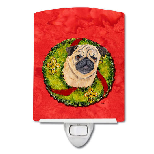 Rynx | Caroline's Treasures Pug Christmas Wreath Night Light, Ceramic, Wool-Certified, 6X4X3, Mult