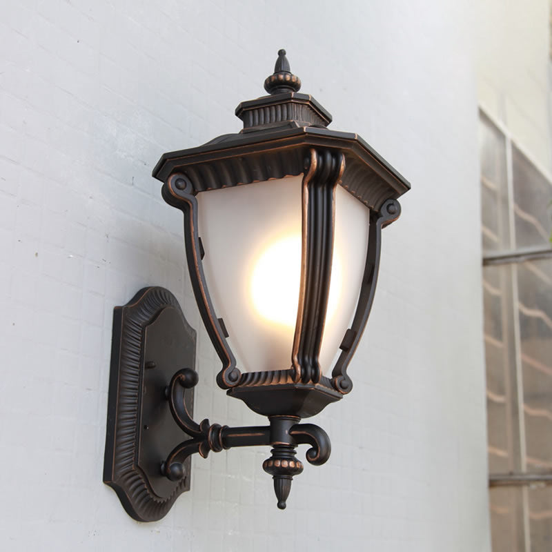 Rynx | Farmhouse urn wall lamp with 1 fixture, transparent glass wall lamp in black