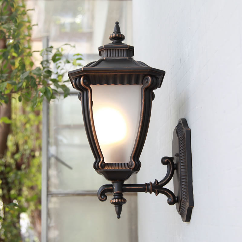 Rynx | Farmhouse urn wall lamp with 1 fixture, transparent glass wall lamp in black