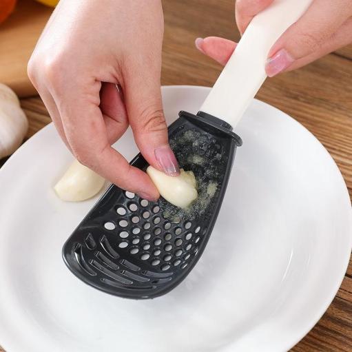 Rynx | Creative Grated Ginger & Garlic Multifunctional Spoon
