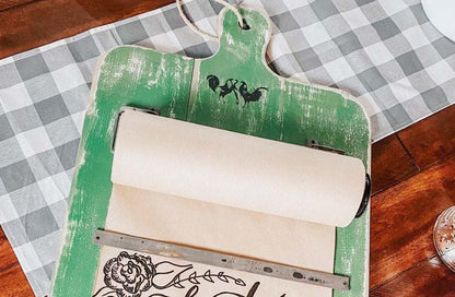 Rynx | Weathered green cutting board hanging note roll