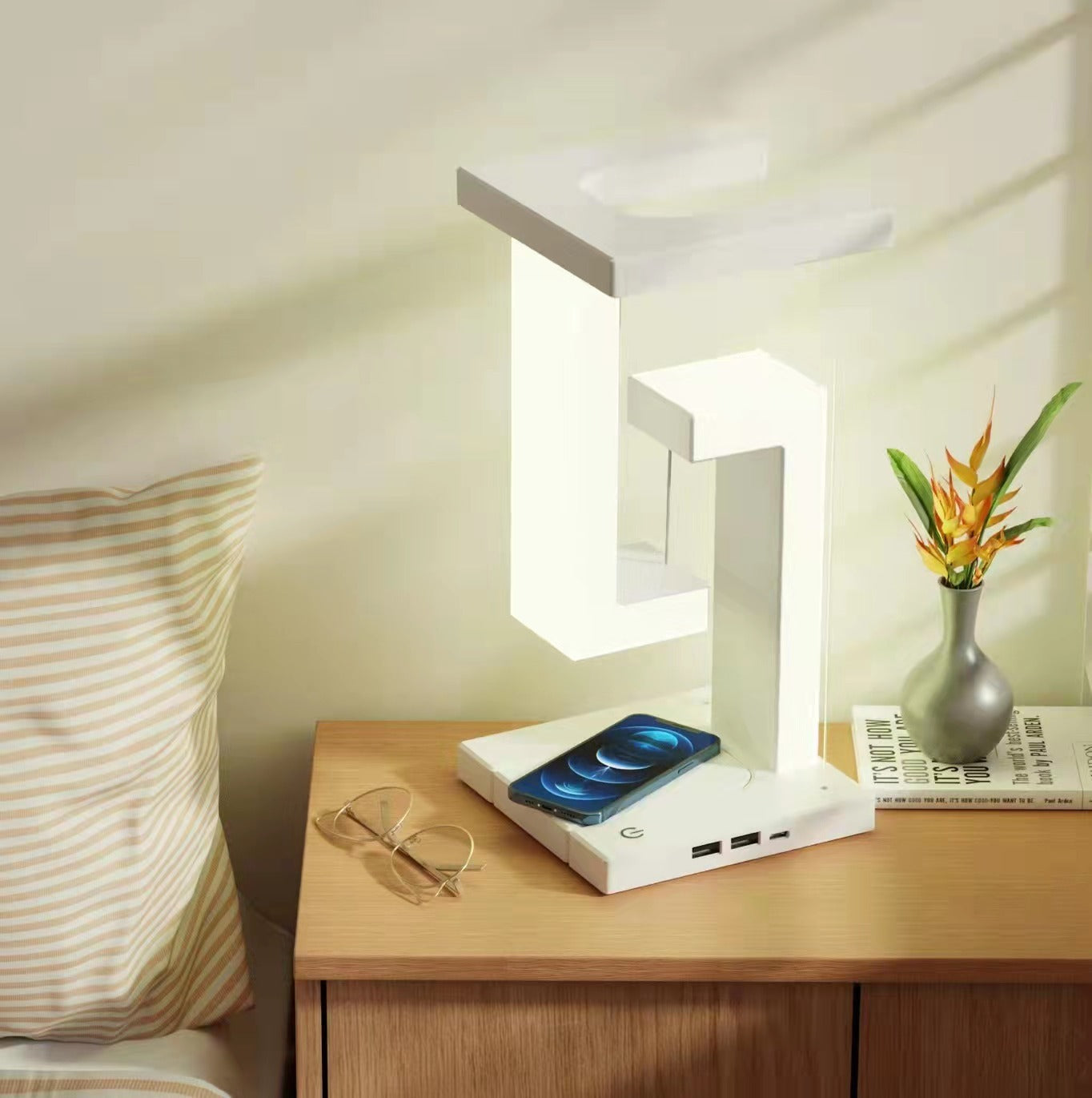 Rynx | Creative Smartphone Wireless Charging Suspension Desk Lamp Balance Lamp Floating For Home Bedroom