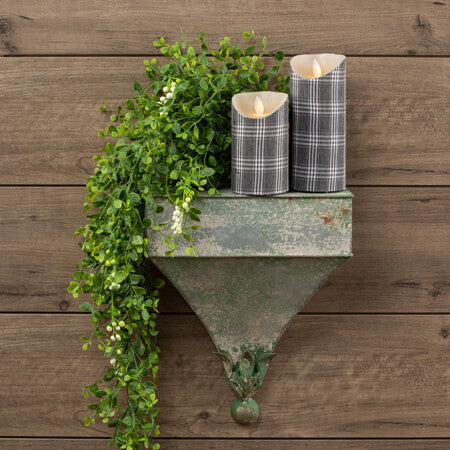 Rynx | Antique green cornice shelf