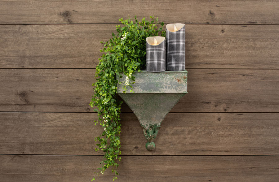 Rynx | Antique green cornice shelf