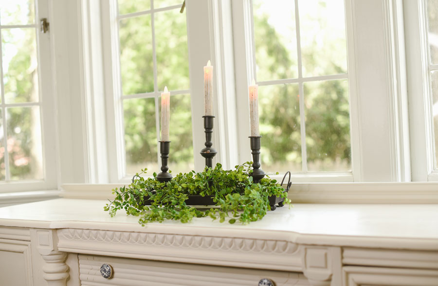 Rynx | Black taper candle holders with matching tray