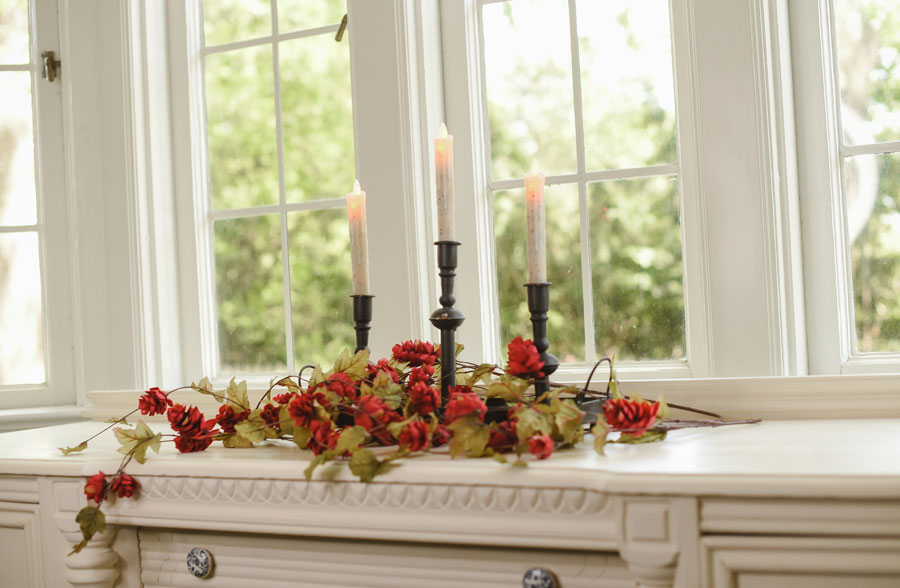 Rynx | Black taper candle holders with matching tray