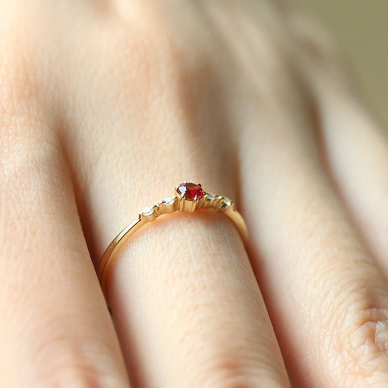 RYNX | 18K Gold Garnet Stone Ring - A Touch of Elegance