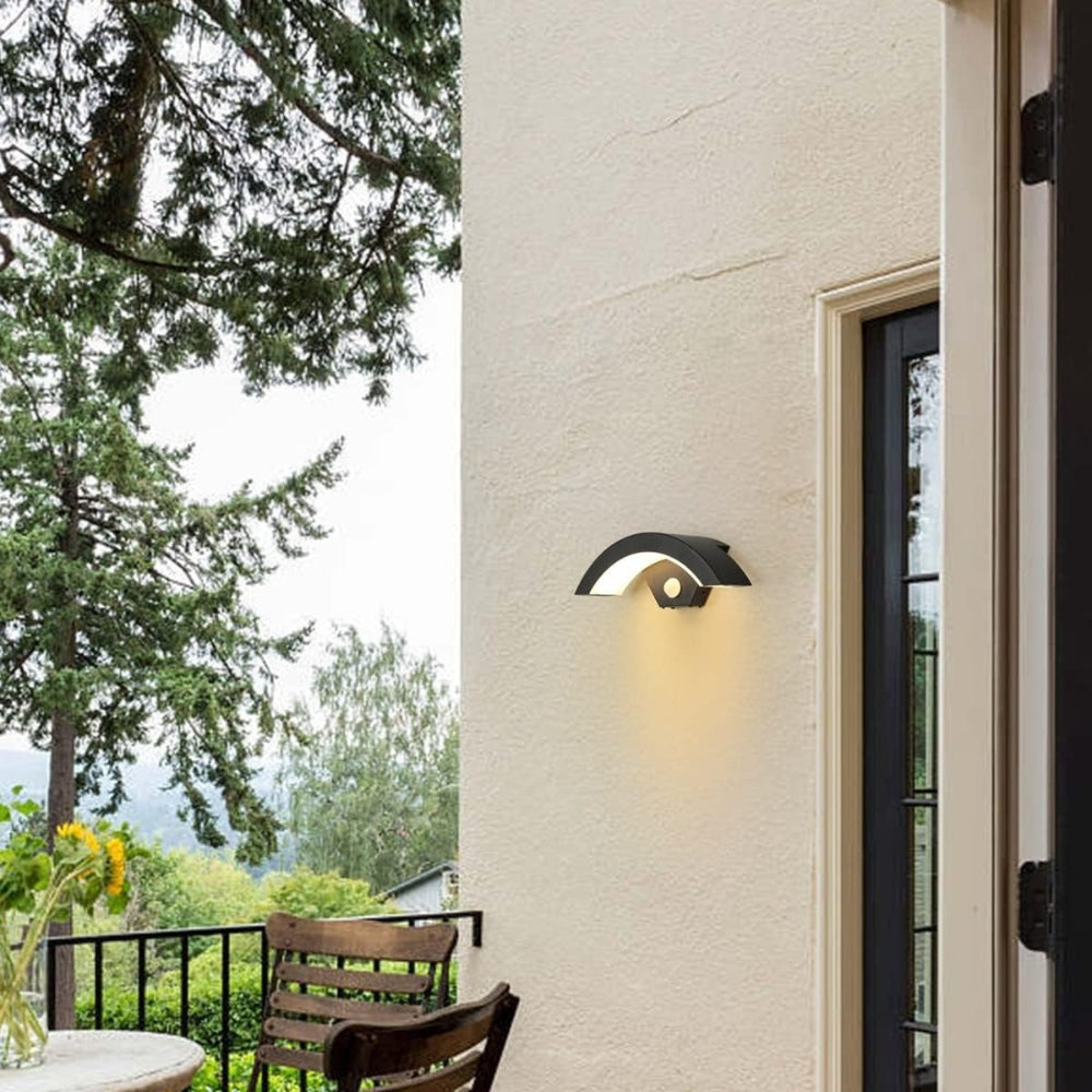 Rynx | EyeGlow adjustable wall lamp – elegant minimalist design