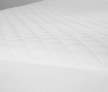 Rynx | Support mattress with quilted surface - The quilted fabric is comfortable and thick enough to provide a good night's sleep. The cozy mattress update will also help protect your mattress from stains. (Full)