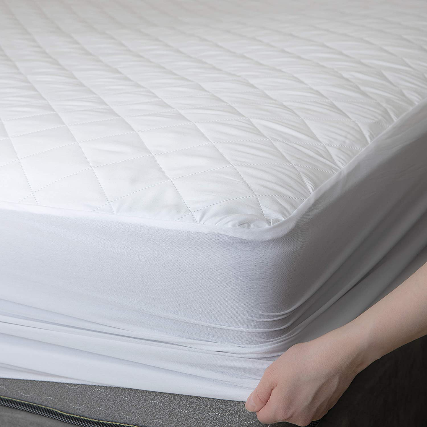 Rynx | Support mattress with quilted surface - The quilted fabric is comfortable and thick enough to provide a good night's sleep. The cozy mattress update will also help protect your mattress from stains. (Full)