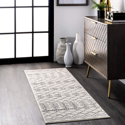 Rynx | nuLOOM Kenzie Geometric Diamond Rug, 4' x 6', Off-white