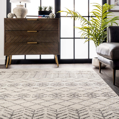 Rynx | nuLOOM Kenzie Geometric Diamond Rug, 4' x 6', Off-white