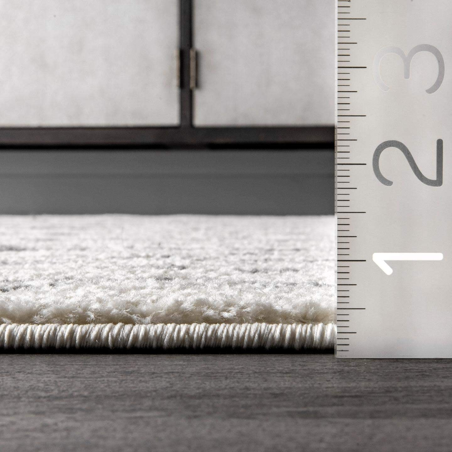 Rynx | nuLOOM Kenzie Geometric Diamond Rug, 4' x 6', Off-white